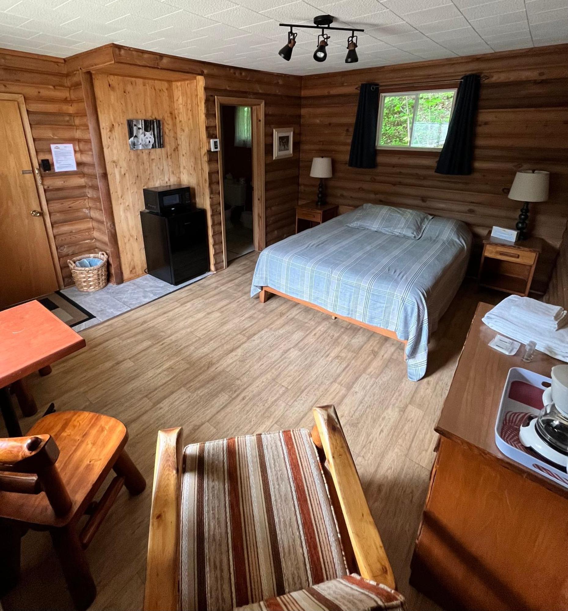 Kan-A-Mouche Pourvoirie Auberge Et Chalets Saint-Michel des Saints Bagian luar foto
