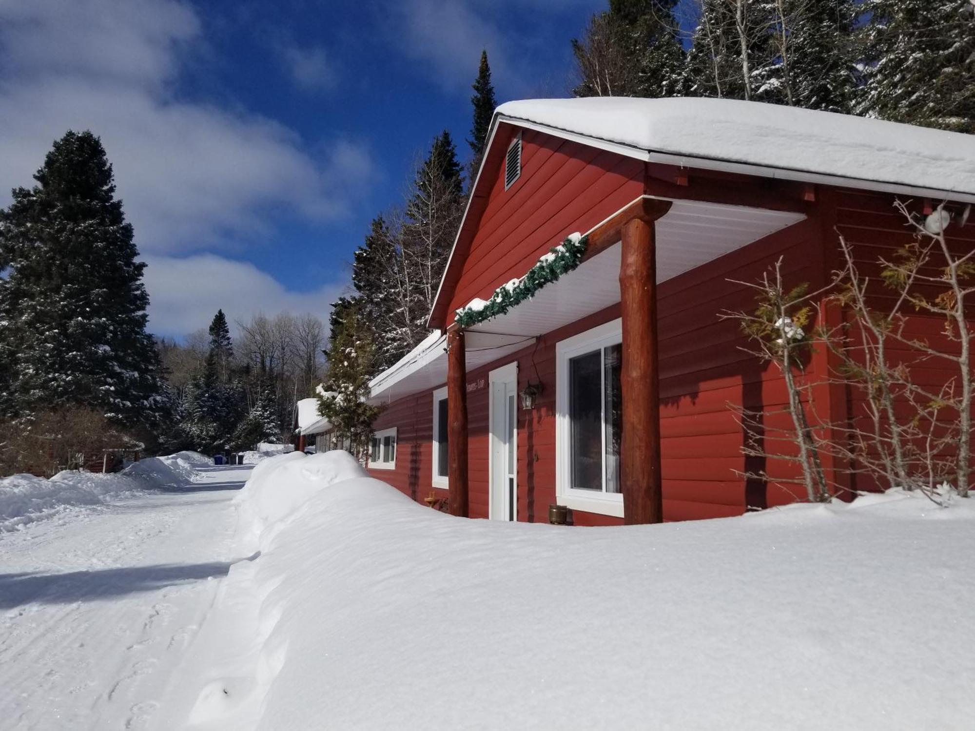 Kan-A-Mouche Pourvoirie Auberge Et Chalets Saint-Michel des Saints Bagian luar foto