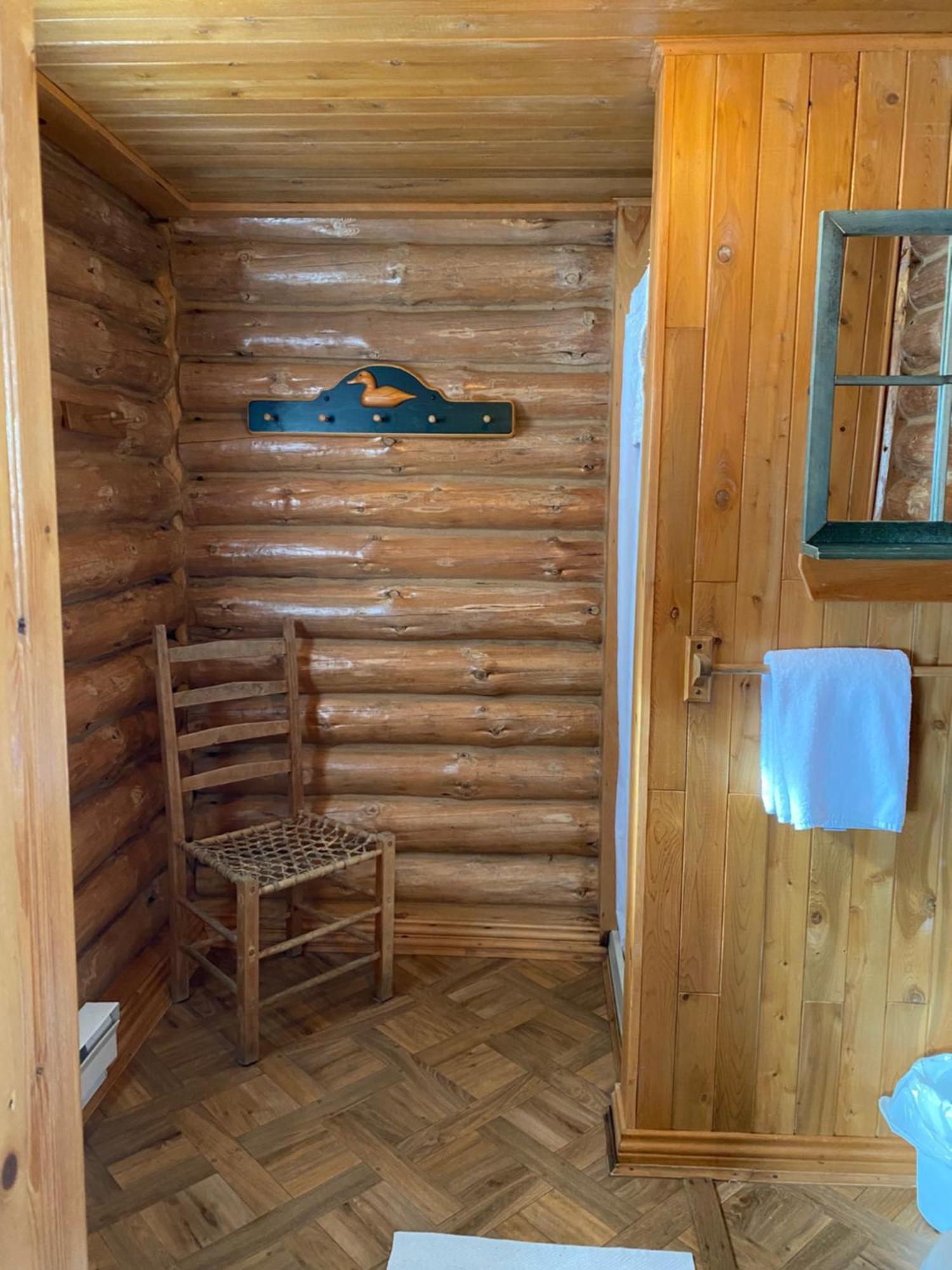 Kan-A-Mouche Pourvoirie Auberge Et Chalets Saint-Michel des Saints Ruang foto