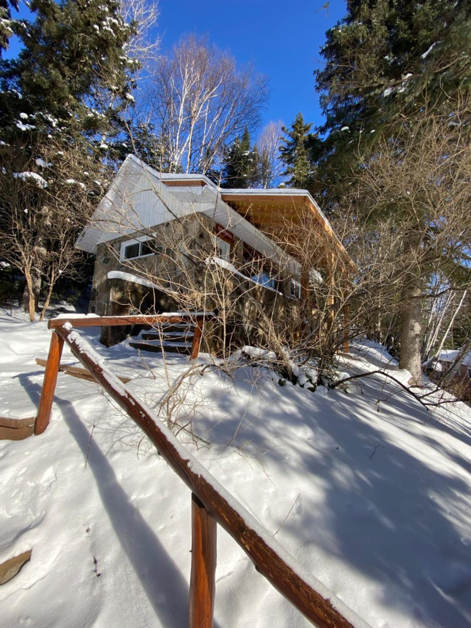 Kan-A-Mouche Pourvoirie Auberge Et Chalets Saint-Michel des Saints Bagian luar foto