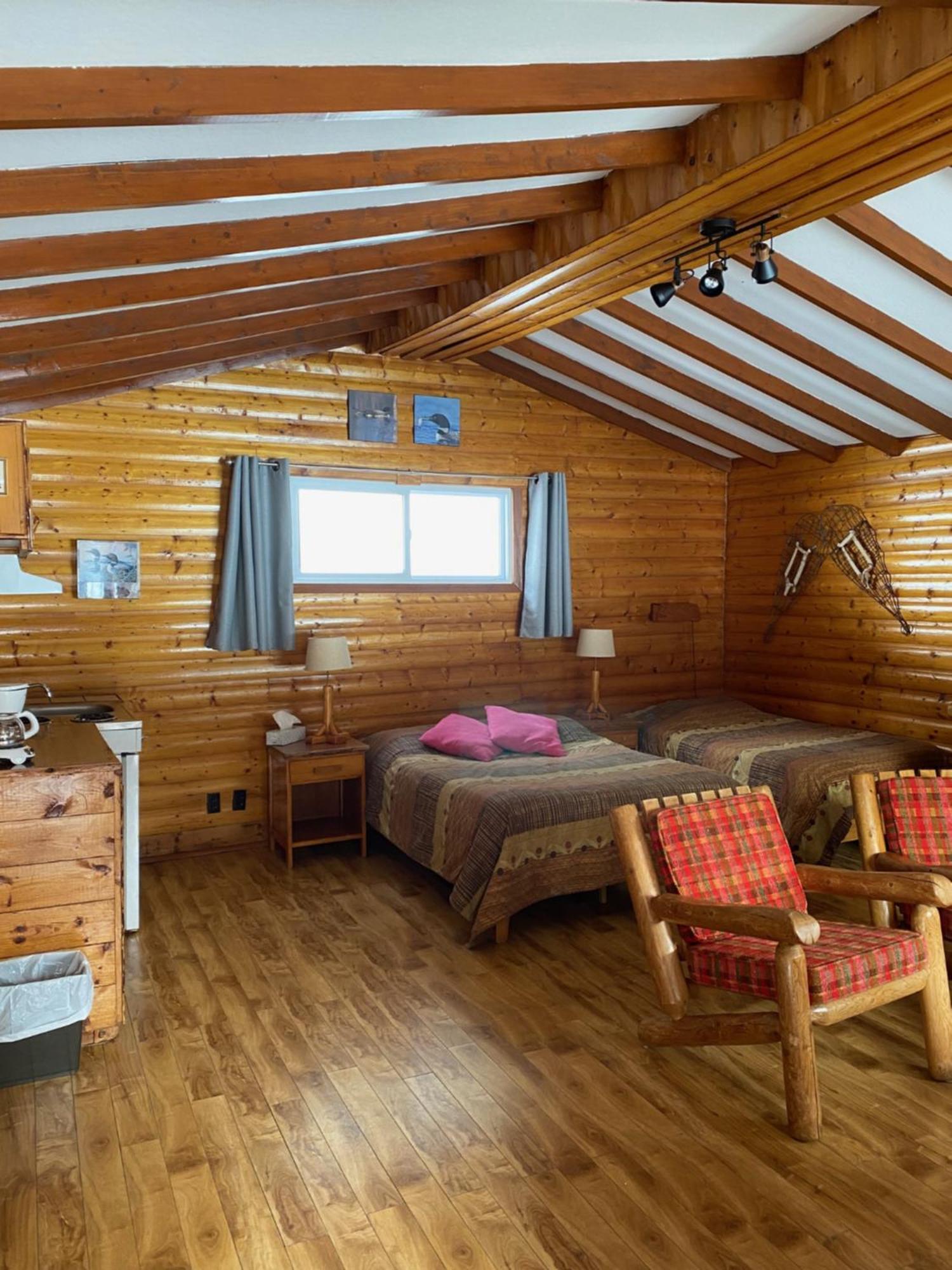 Kan-A-Mouche Pourvoirie Auberge Et Chalets Saint-Michel des Saints Ruang foto