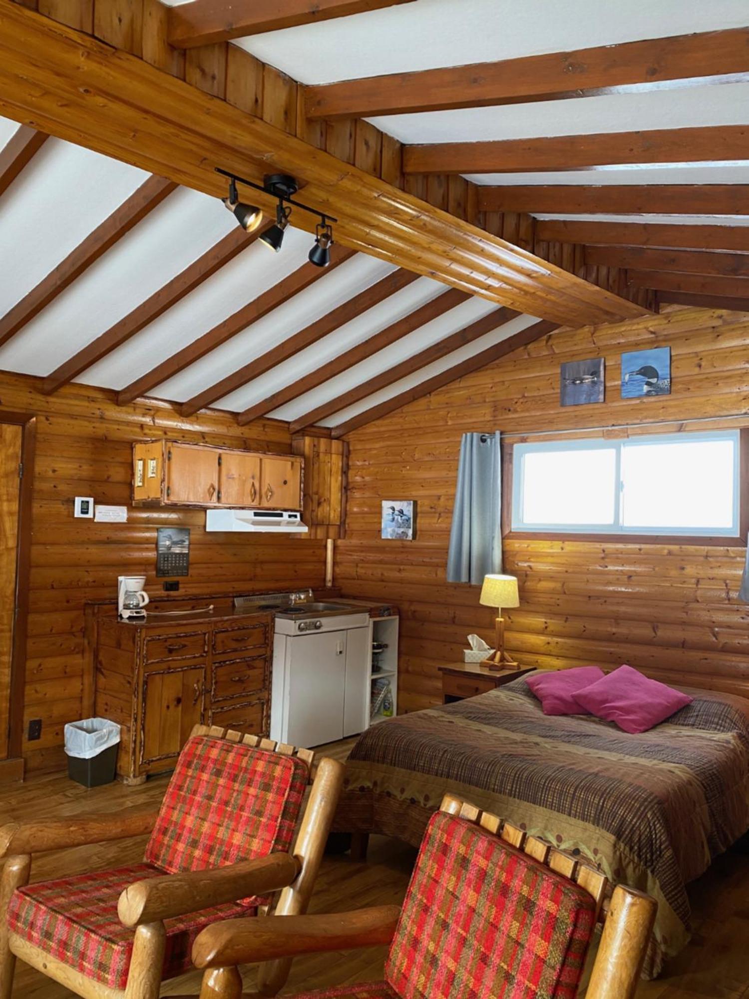 Kan-A-Mouche Pourvoirie Auberge Et Chalets Saint-Michel des Saints Ruang foto