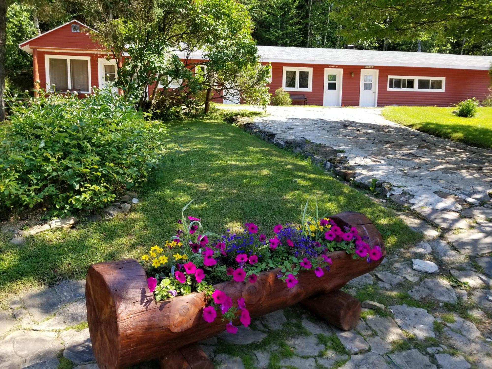 Kan-A-Mouche Pourvoirie Auberge Et Chalets Saint-Michel des Saints Bagian luar foto