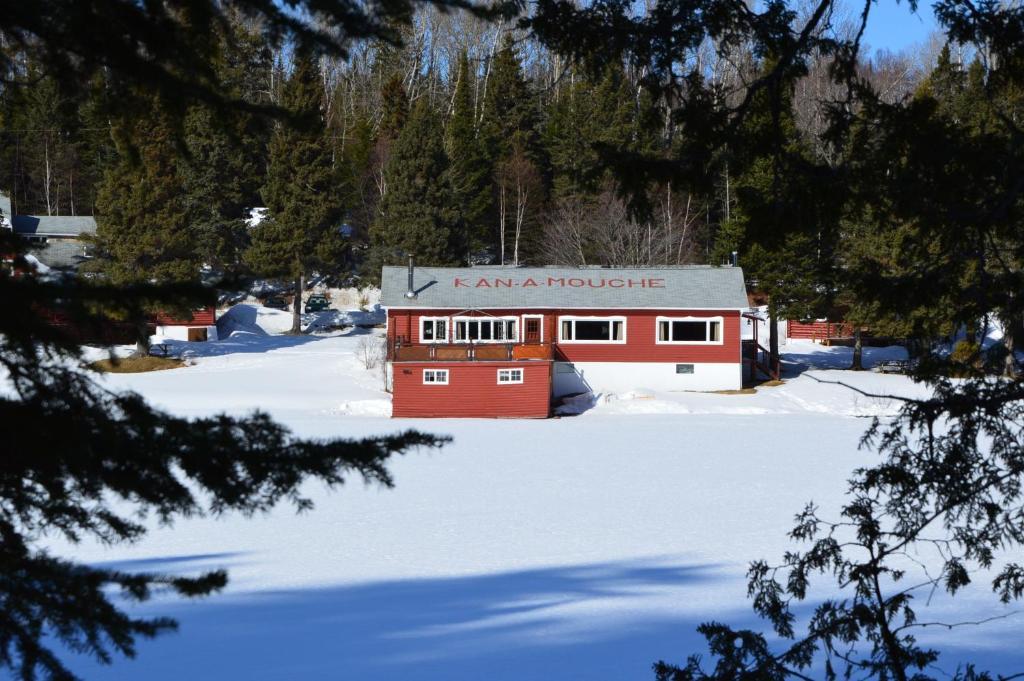 Kan-A-Mouche Pourvoirie Auberge Et Chalets Saint-Michel des Saints Bagian luar foto