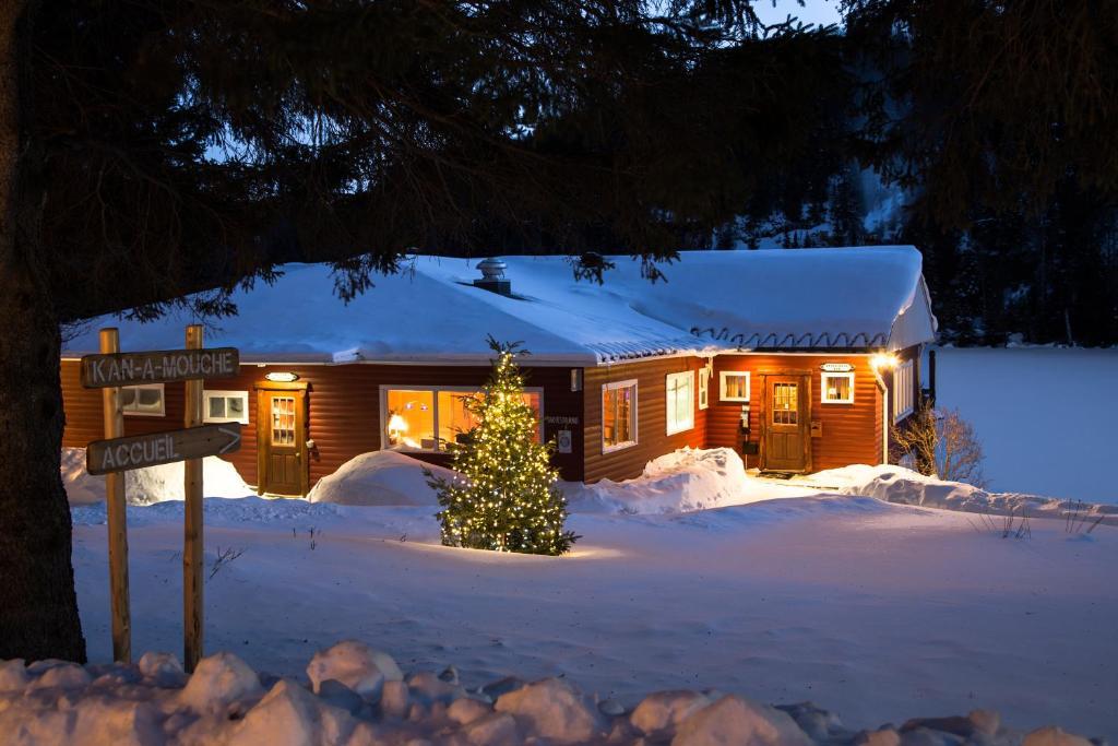 Kan-A-Mouche Pourvoirie Auberge Et Chalets Saint-Michel des Saints Bagian luar foto