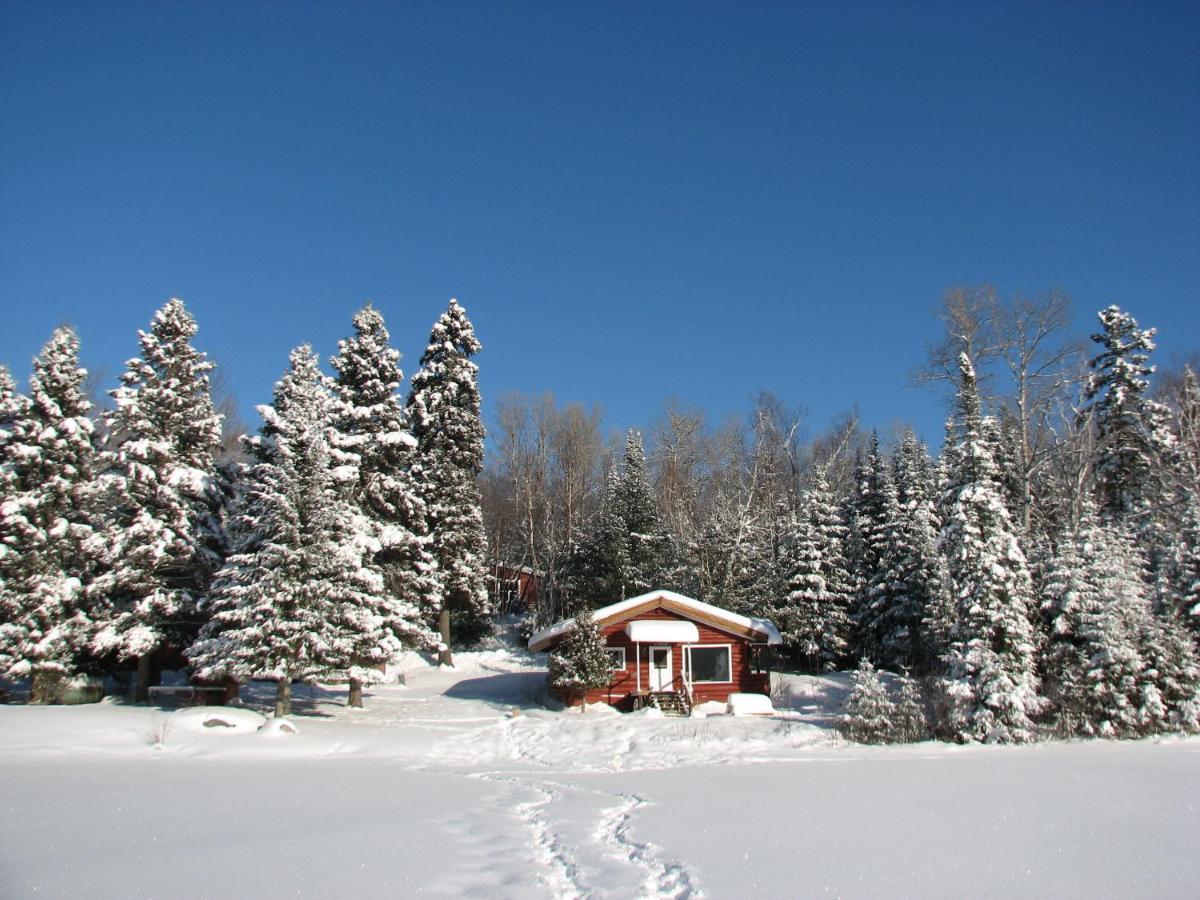 Kan-A-Mouche Pourvoirie Auberge Et Chalets Saint-Michel des Saints Bagian luar foto